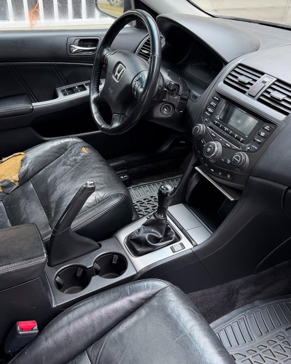 The same console and cupholders cleaned out and clear